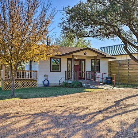 Cozy Fredericksburg Studio Near Wineries! Exterior photo